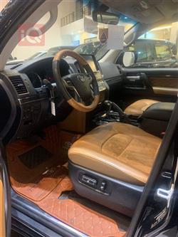 تۆیۆتا لاند کروزەر